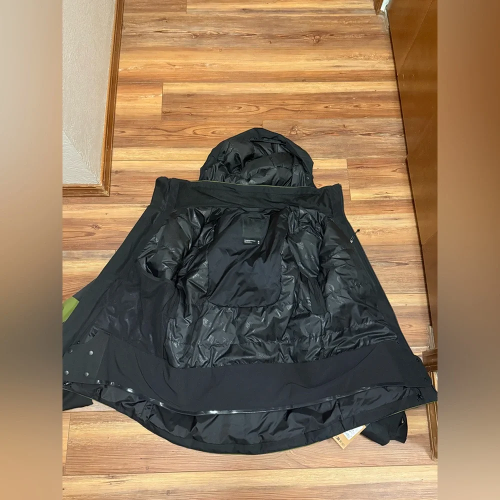 The North Face
Lenado Insulated Jacket - Women's Medium - Picture 7 of 11